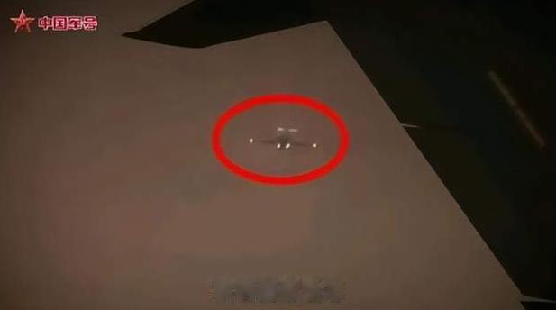 苦等多年，空警3000首次亮相？
 
6月28日，空军宣传片里一架背负巨大圆盘的