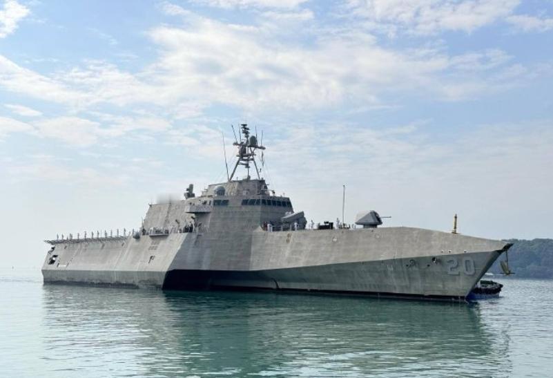 美军舰访问柬埔寨海军基地，和中国军舰几乎“脸贴脸”，相隔仅150米

据多家外媒