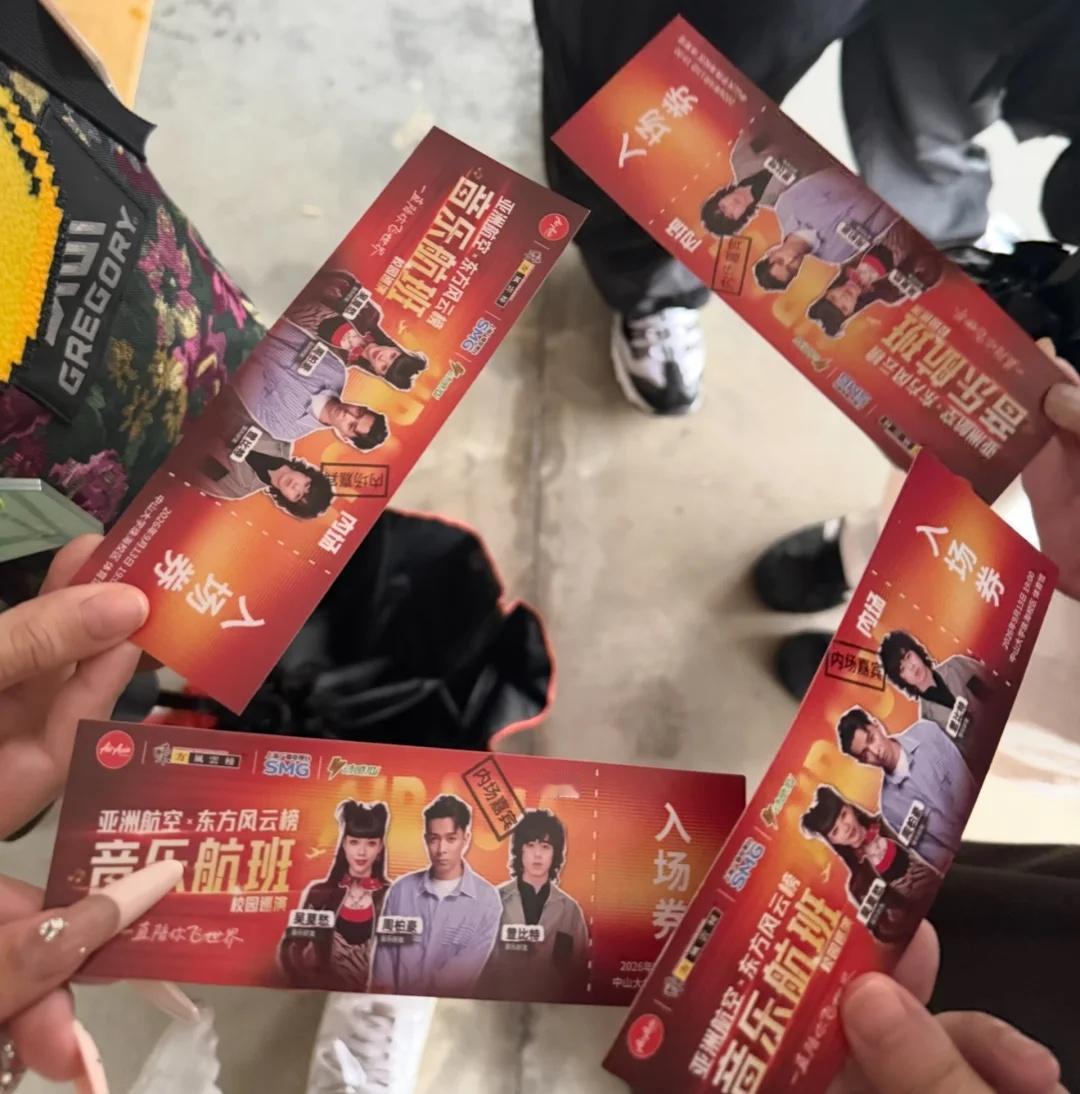 @周柏豪Pakho 今晚见✌🏻👋🏻周柏豪