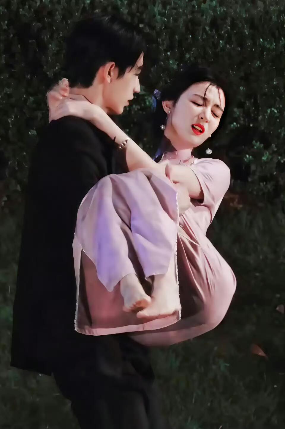 我第一次感觉此女子如此曼妙 是旗袍的原因么 她真的好美😍 王楚然[超话] ​​
