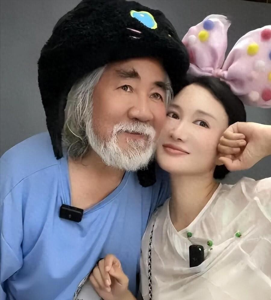 恩爱图让人羡慕！女子的爷爷奶奶、爸爸妈妈看到心里更高兴！