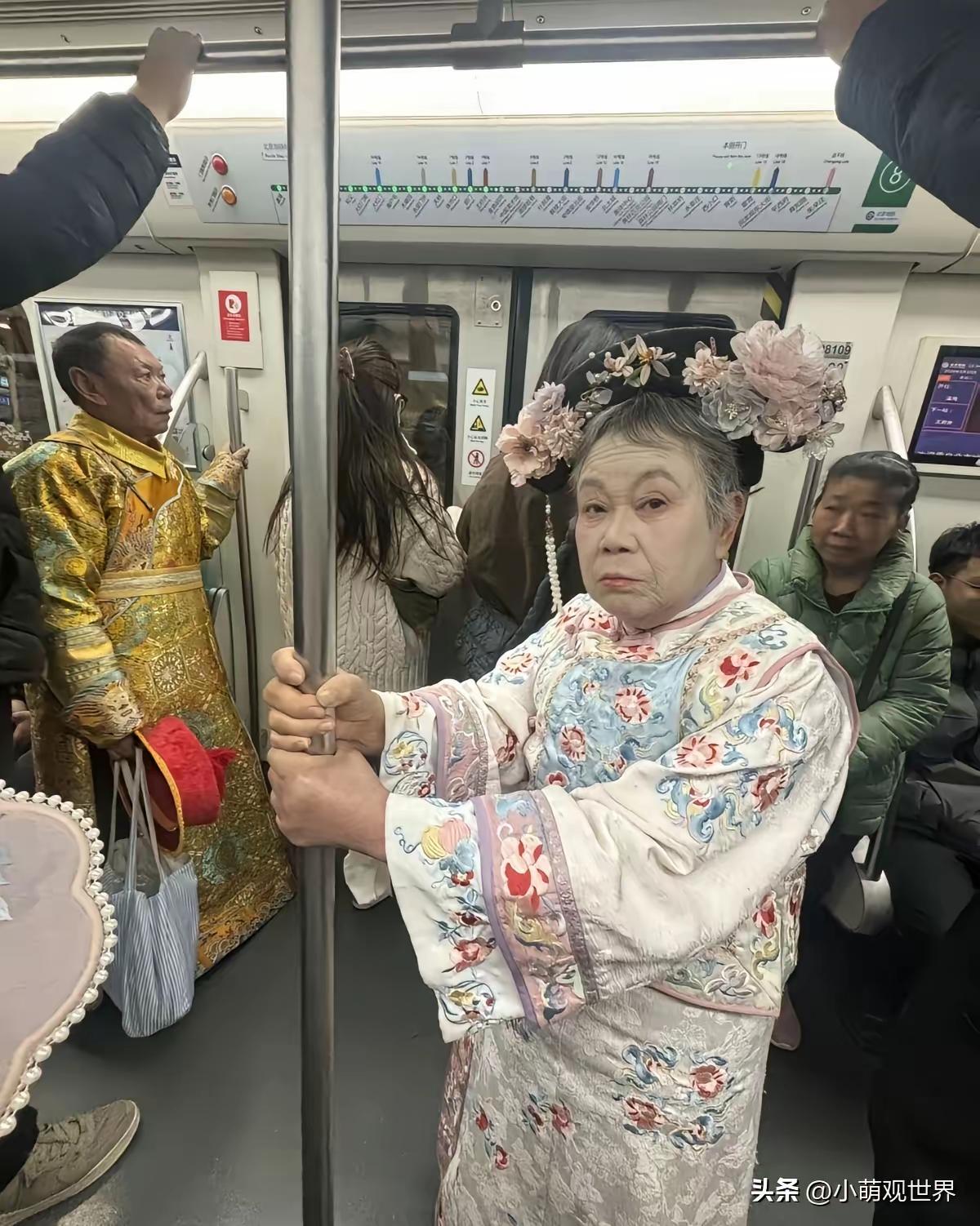 别人追星，老太太我也来演演恶人容麼麽，看你们是恨我心狠手辣还是夸我？
小燕子，也