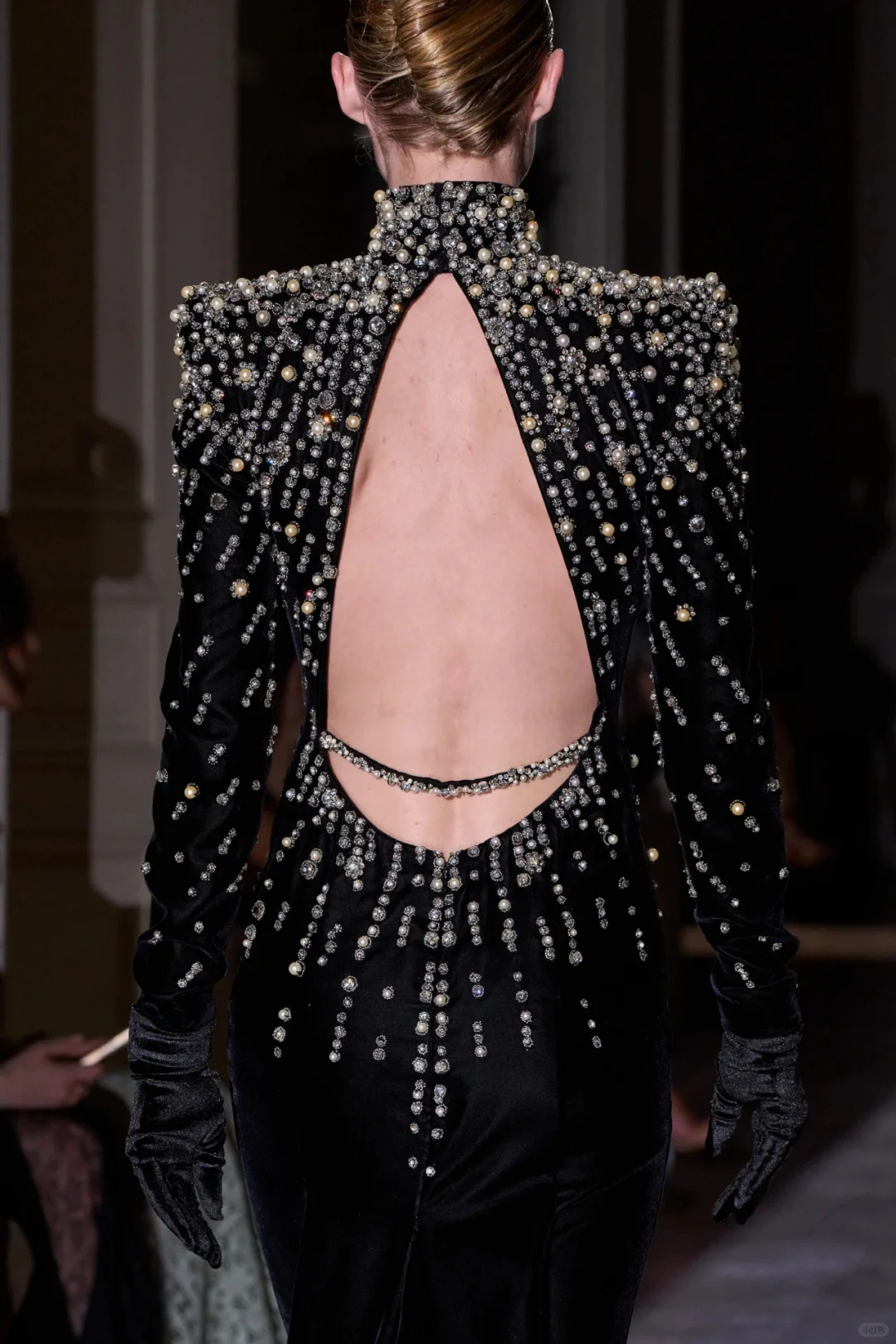 绝美的背部设计，来自Zuhair Murad 2024 秋