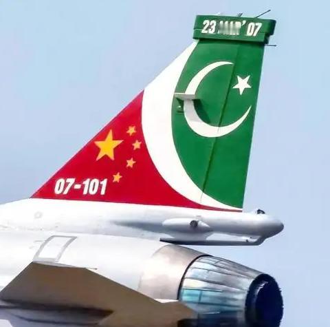 巴铁彻底服了。

过去巴基斯坦买西方战机，本想靠先进装备增强防空，却被供应链拖垮