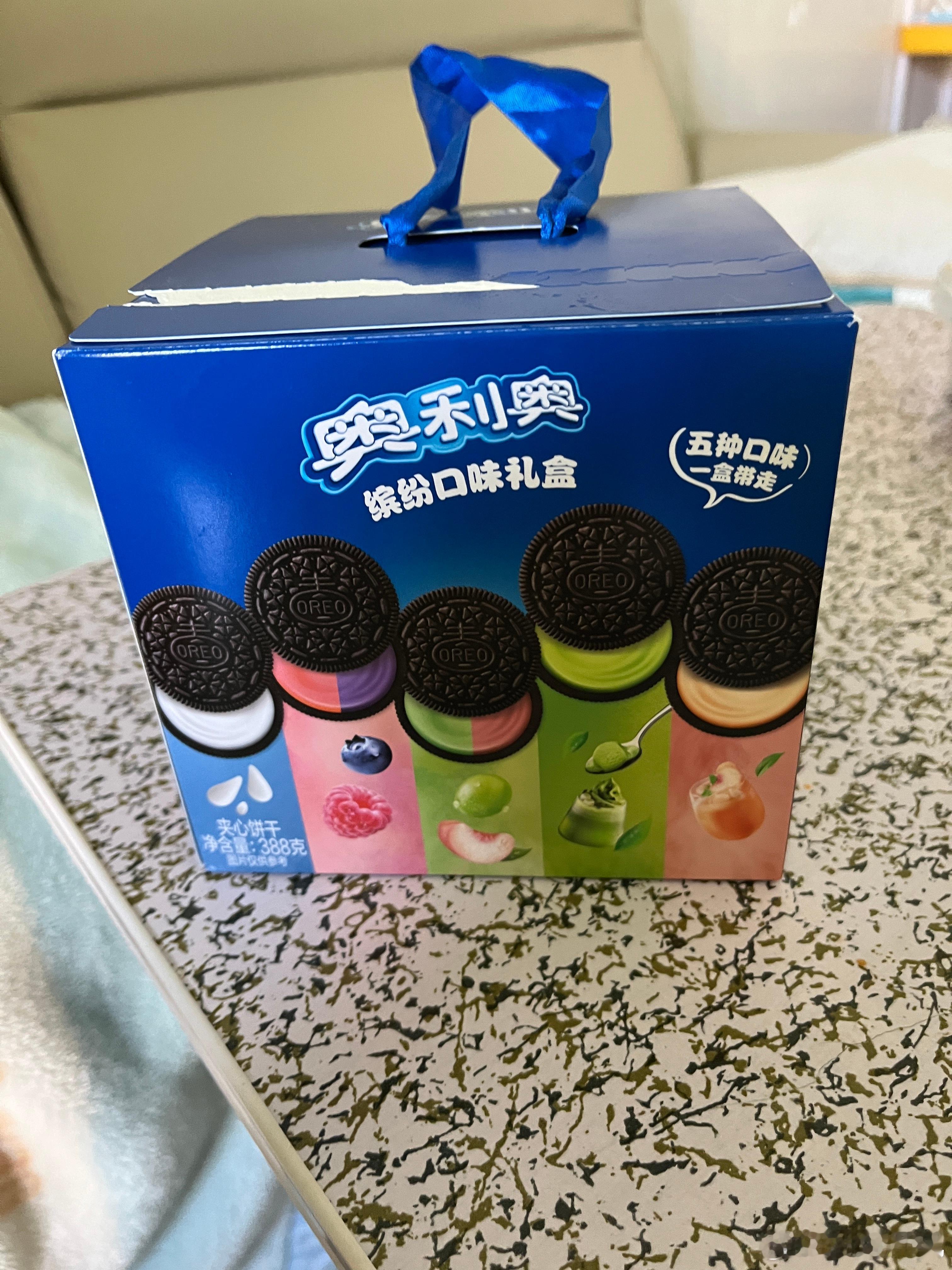 新年好，吃上她美味的奥利奥，还说打开来说，更美味。跨年晚会 又求婚又接吻这恩爱我