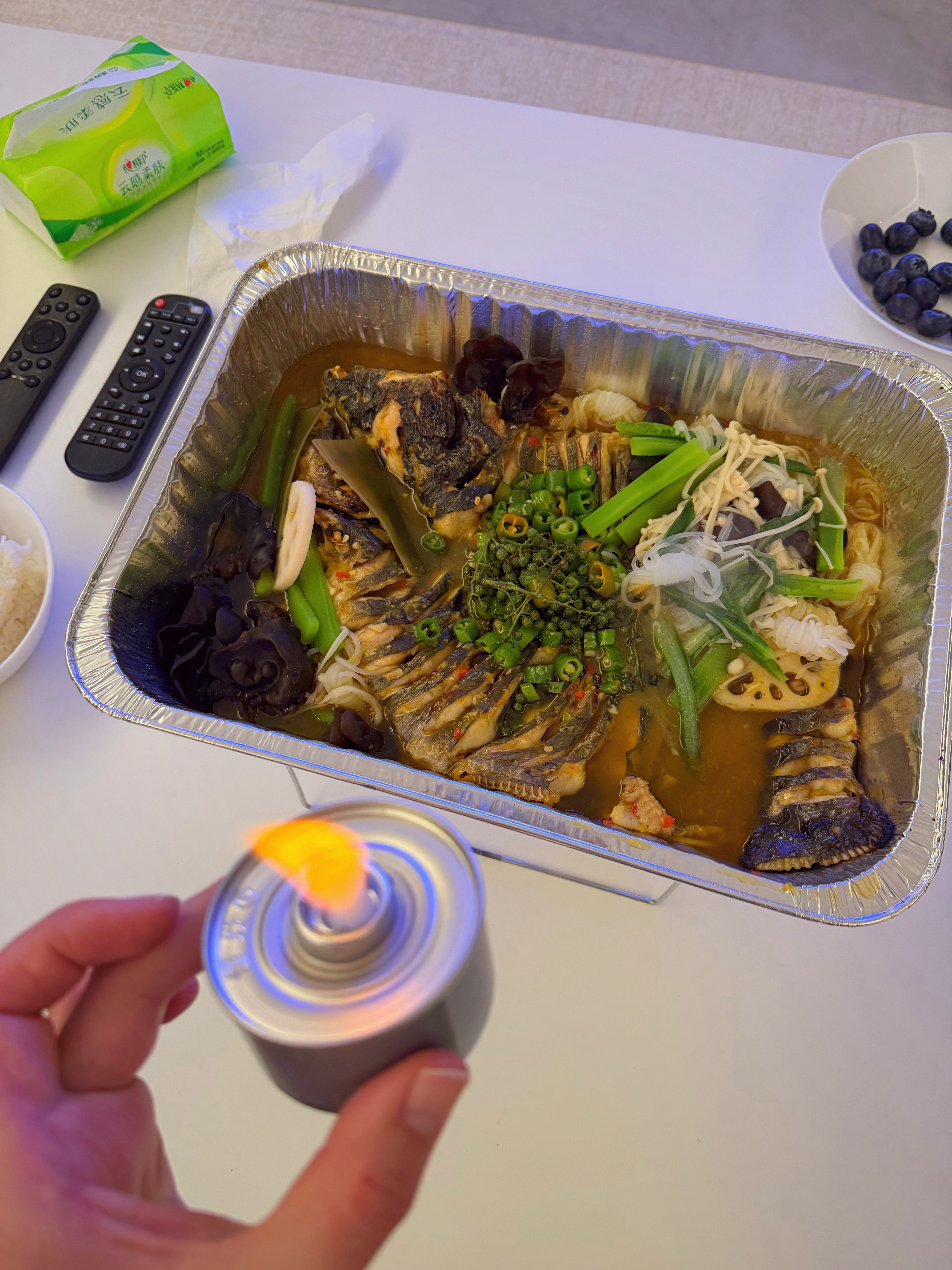 我又想说：你们的日子过的太好了！这条烤鱼169元，新鲜肉嫩，量大。还带了现烤的工