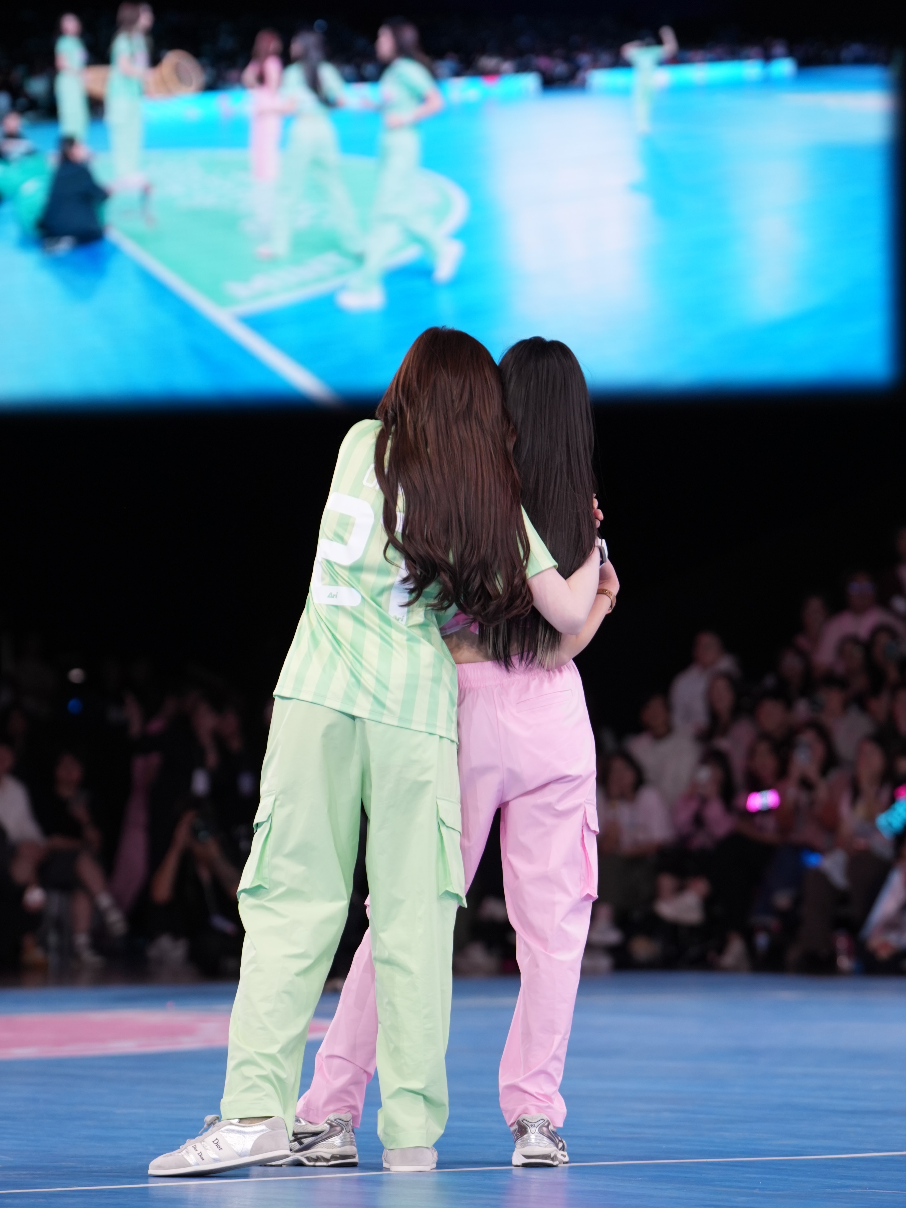 小奥ins更新🆕配文：so much fun, love you all🫂?