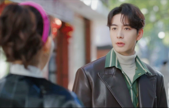 谁家女主给crush递卫生巾王玉雯给crush递纸巾，结果掏出卫生巾！陈星旭的霸