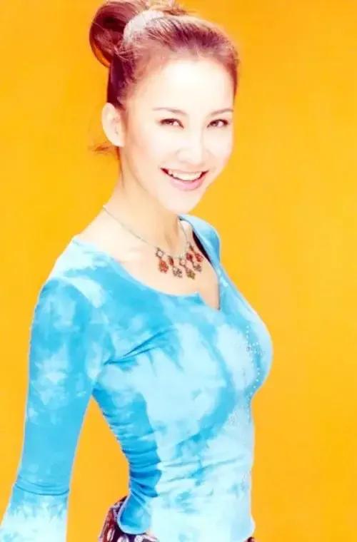 她的身材、她的脸蛋、她的嗓音，如果让我占一样我就知足了。可能她的痛苦我们大家都不