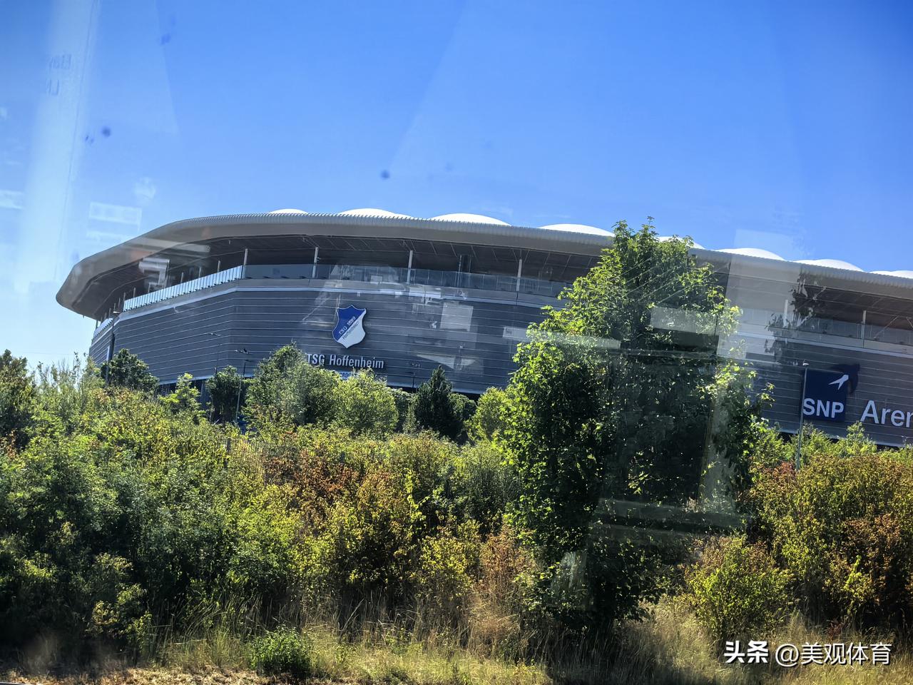 TAG Huffenheim SNP对应的竞技场，是德甲霍芬海姆足球俱乐部的主场
