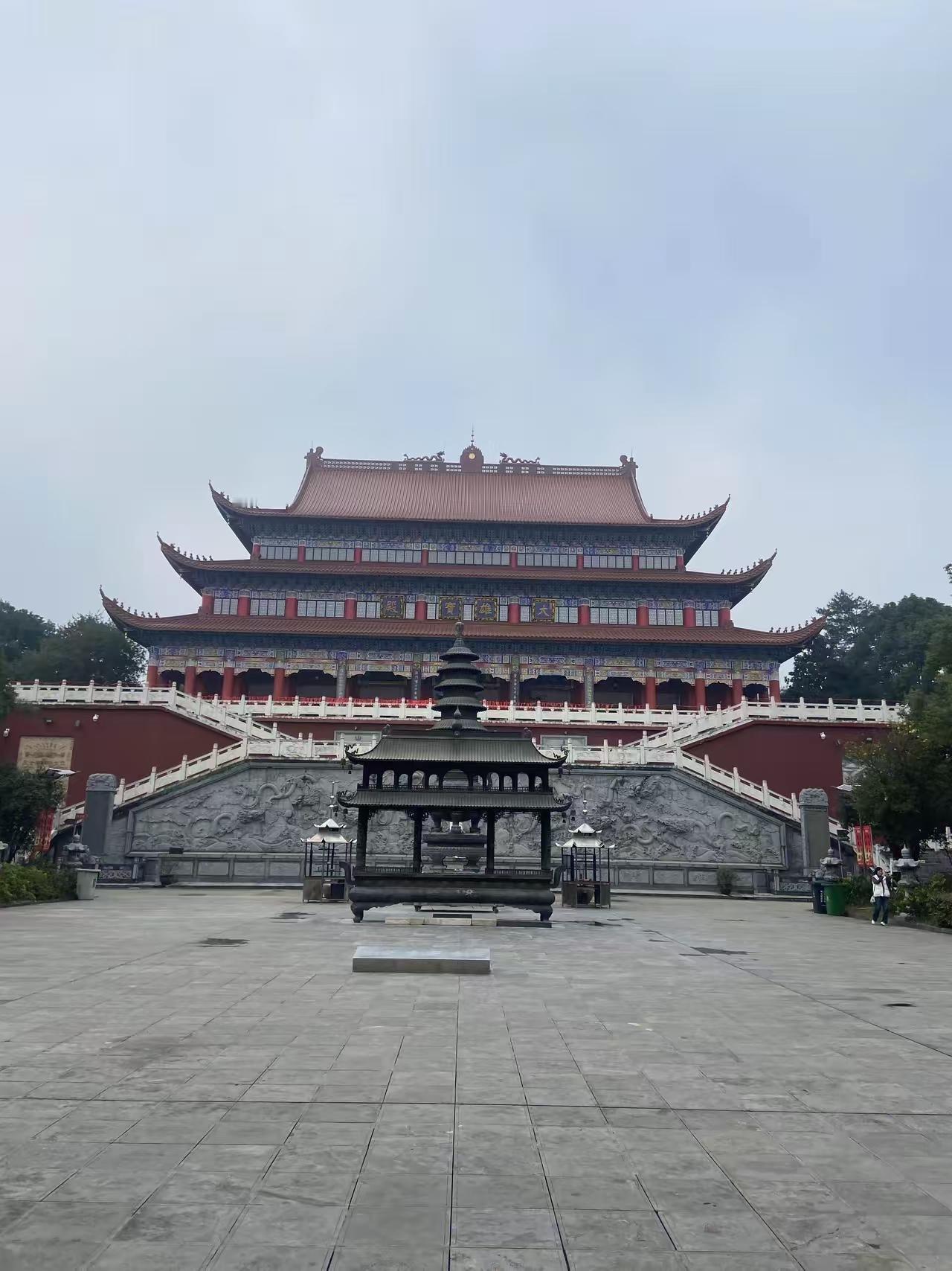 开福禅寺位于合肥蜀山区，是一座千年古寺。2000年之前那里是杂草和苗圃，隔壁是个