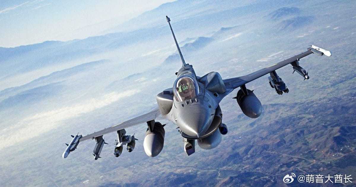 当地伊拉克媒体称一架美军飞机在伊拉克巴士拉坠毁，促使警方搜寻美国飞行员。美国中央