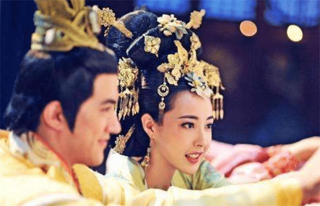 答：用皇后级葬礼弥补亏欠，彰显皇家恩宠京补偿。