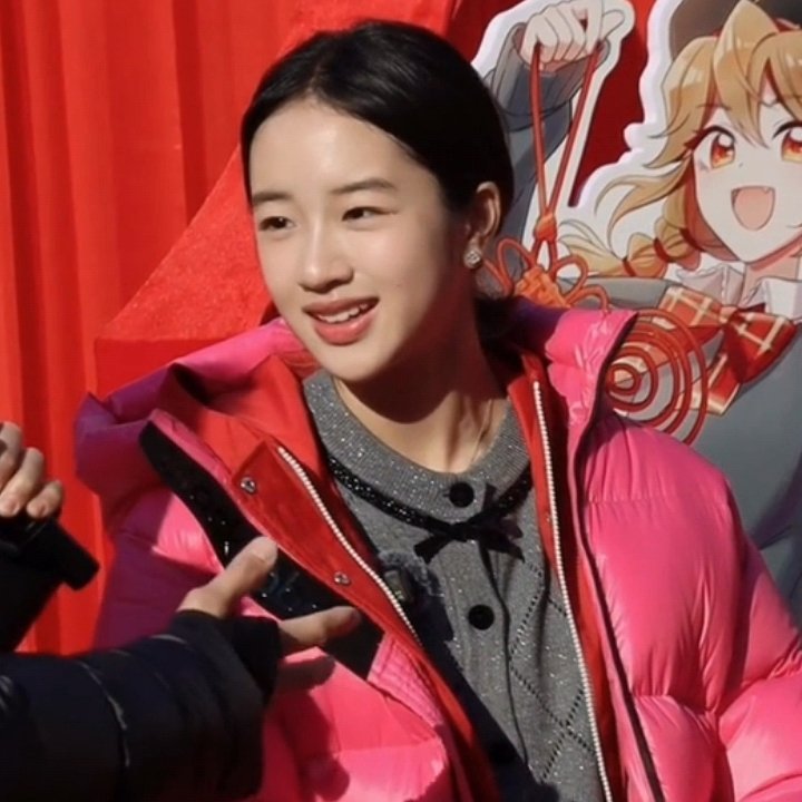 neinei14岁近照哇靠 neinei现在好好看 一种很有韵味的好看 越长大越