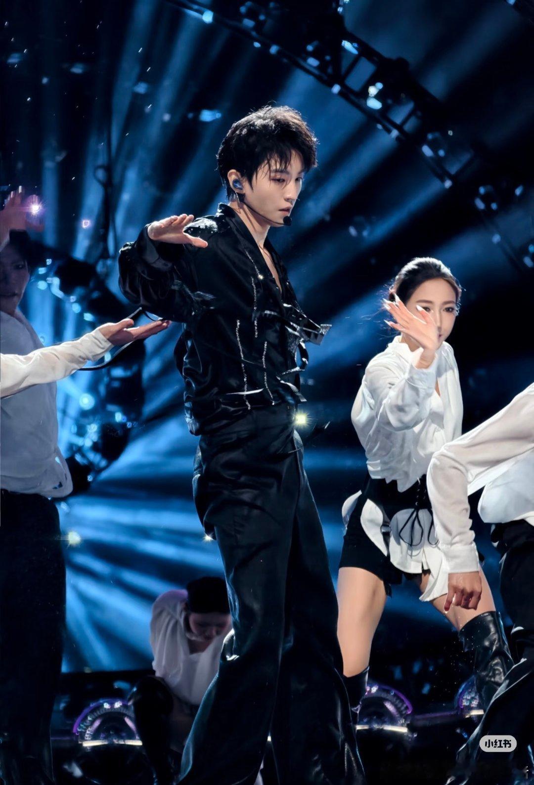 王俊凯半小时舞台播放量破千万王俊凯跨年晚会舞台播放量破千万王俊凯跨年晚会舞台半小