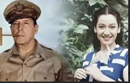 1945年，麦克阿瑟来到日本后，生活靡乱无度，不仅多年霸占着日本第一女神，还成了