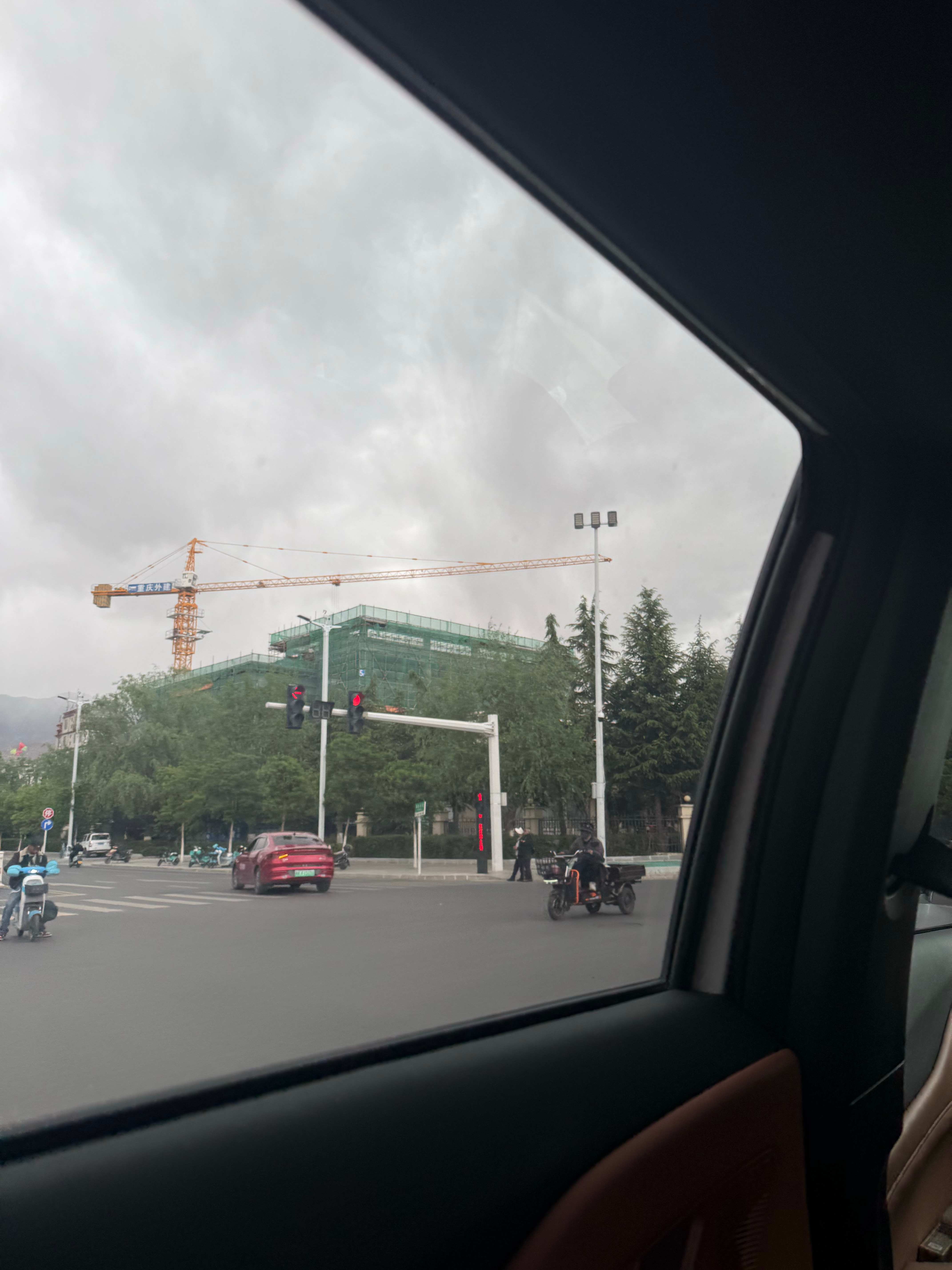 西藏也下雨了，听说广州深圳那边都淹了暴雨为啥来得这么猛 拉萨