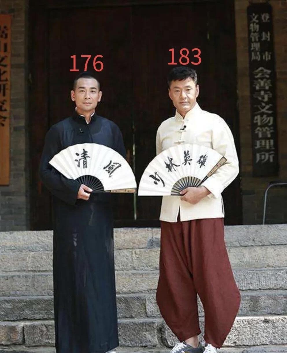 于荣光和赵文卓他们都拍摄过一些动作片，赵文卓出道即巅峰啊，在90年代拍摄电影《方