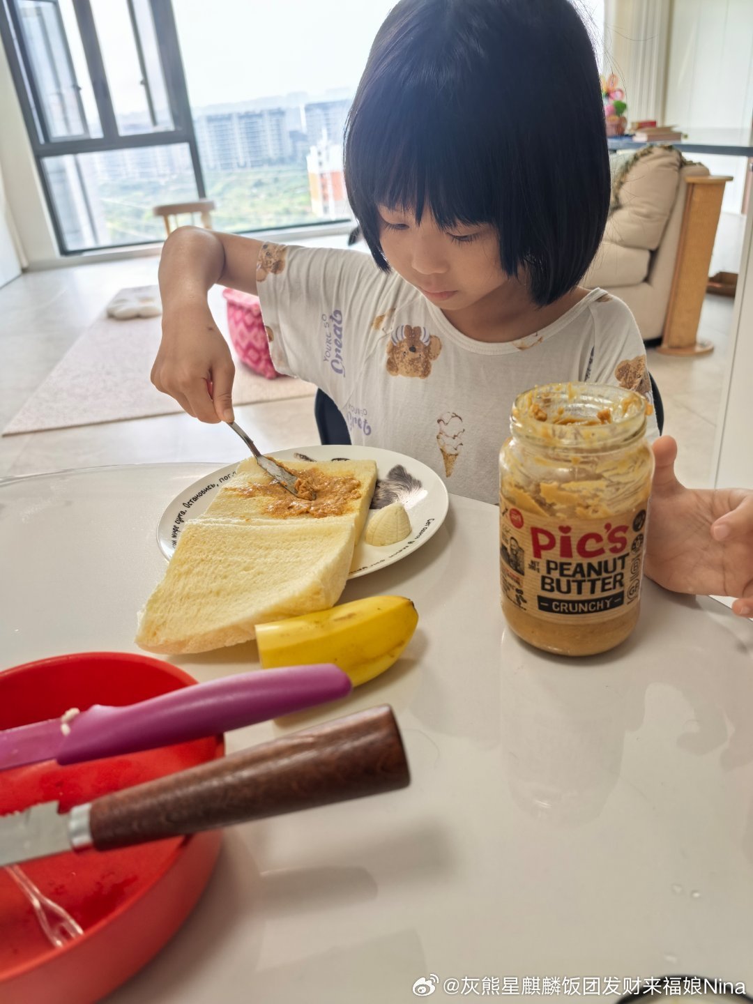 黑了一圈的团妮娜一家饭团团日常早餐