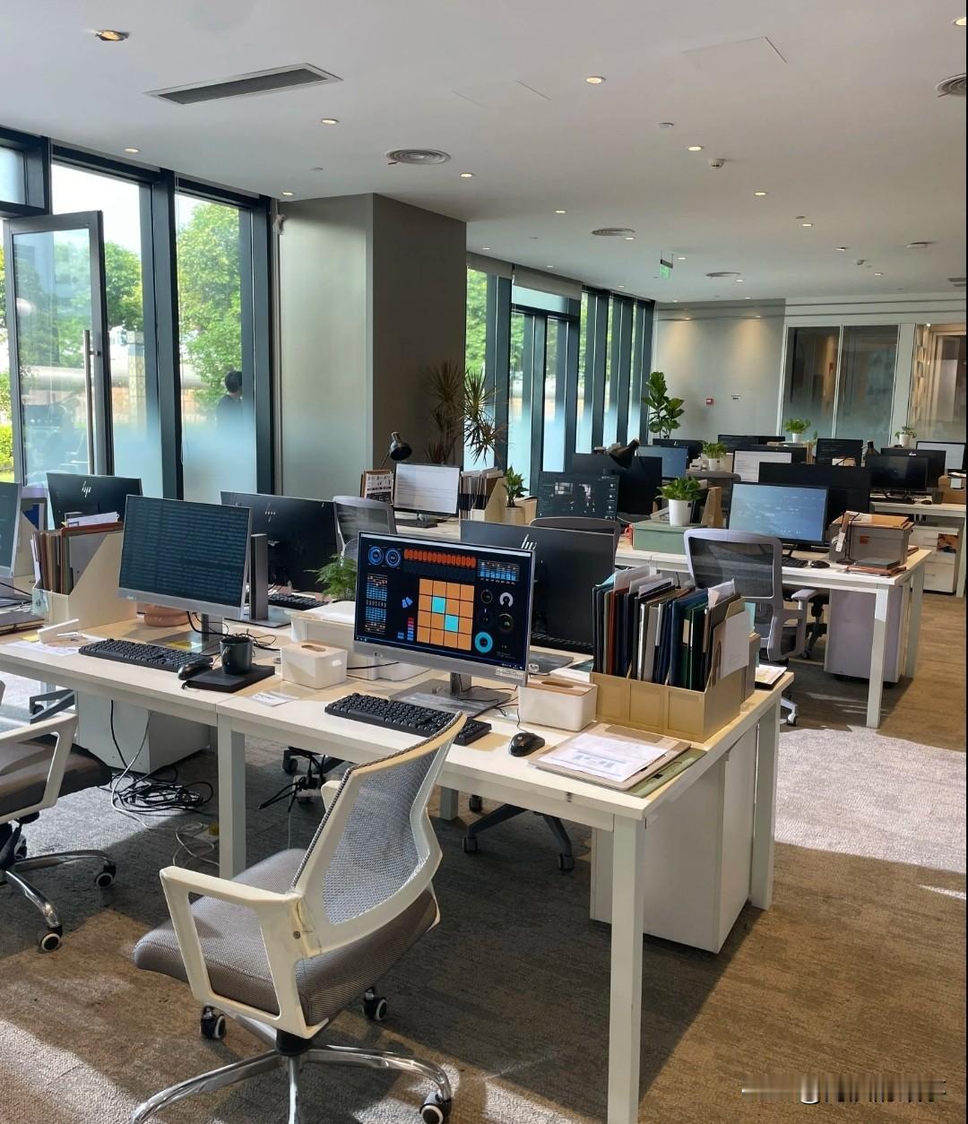 现在大学毕业大部分人都很难收回成本，这个话题比较扎心啊，我同事家孩子，初中开始补