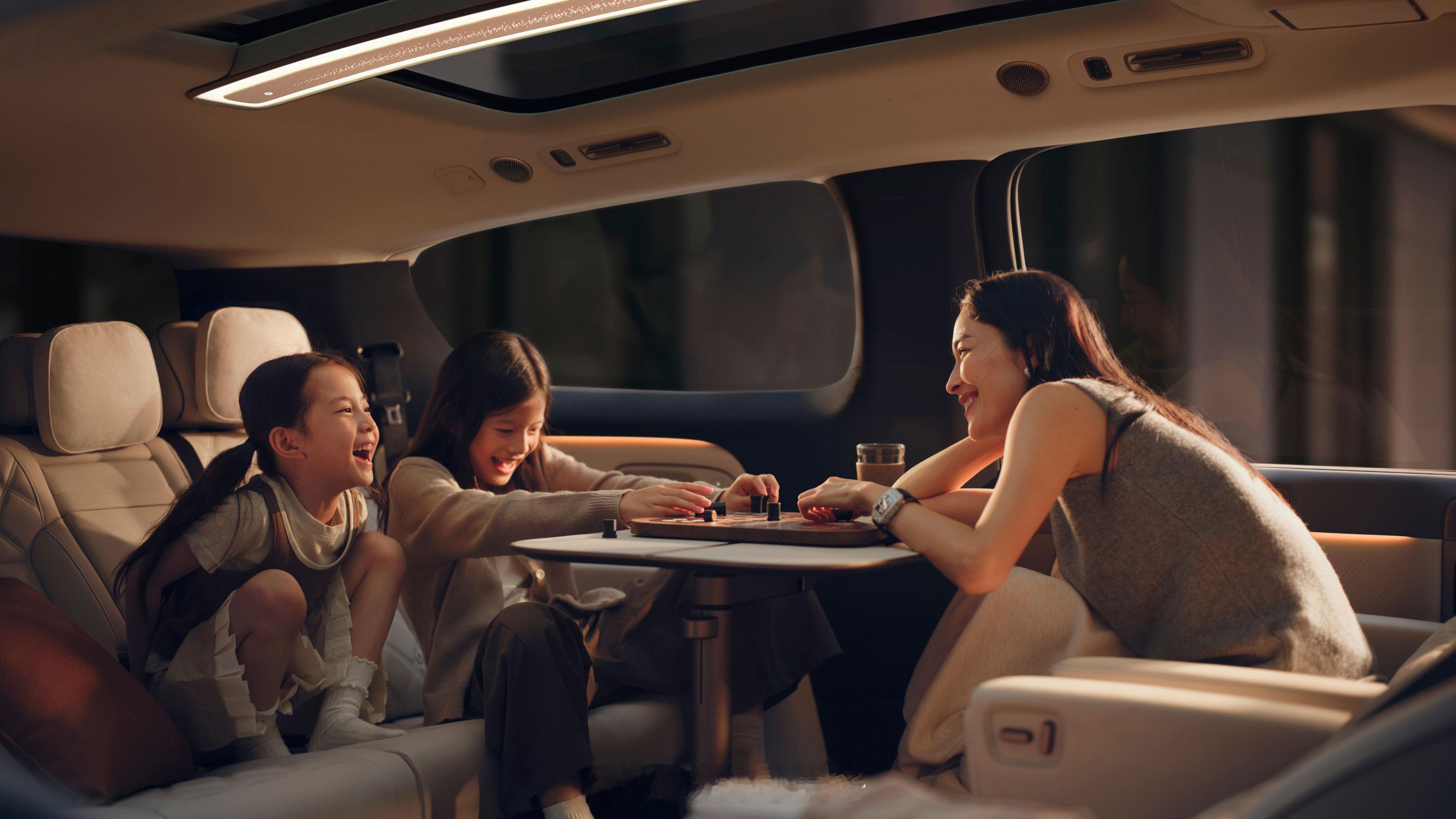 新一代理想MEGA发布，仅一个Home版，统一售价50.98万元。换了全新智驾硬