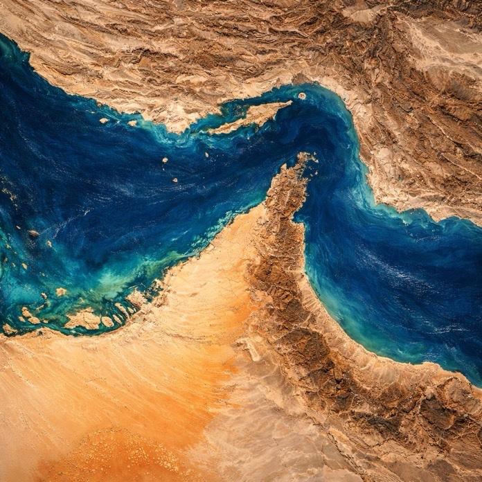 一名美国官员称，伊朗伊斯兰革命卫队海军本周在霍尔木兹海峡又布设了更多水雷。
华盛