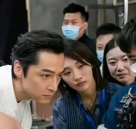 #日本偶遇胡歌一家三口#虽然女儿小茉莉才1岁多，但胡歌还是带女儿去日本旅游，被偶