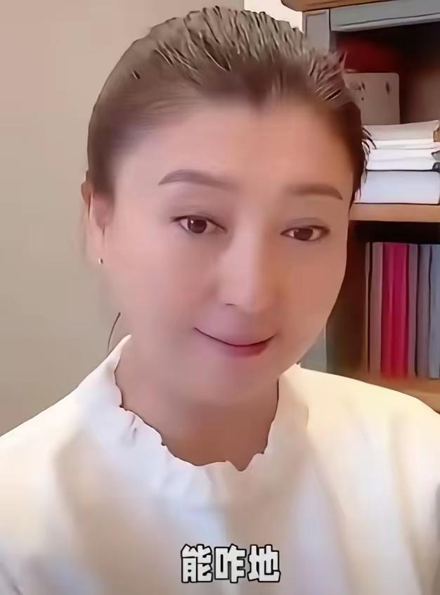 自从有了酸黄瓜事件发生以来，闫学晶说自己好好的一个人被大家毁了。最理智的做法就是
