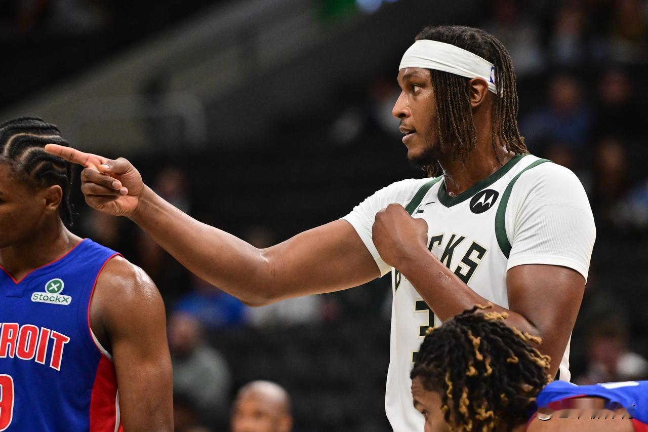 难怪步行者年年要送走特纳，这样打下去字母哥非得离队不可！
休赛期，雄鹿队为了留住