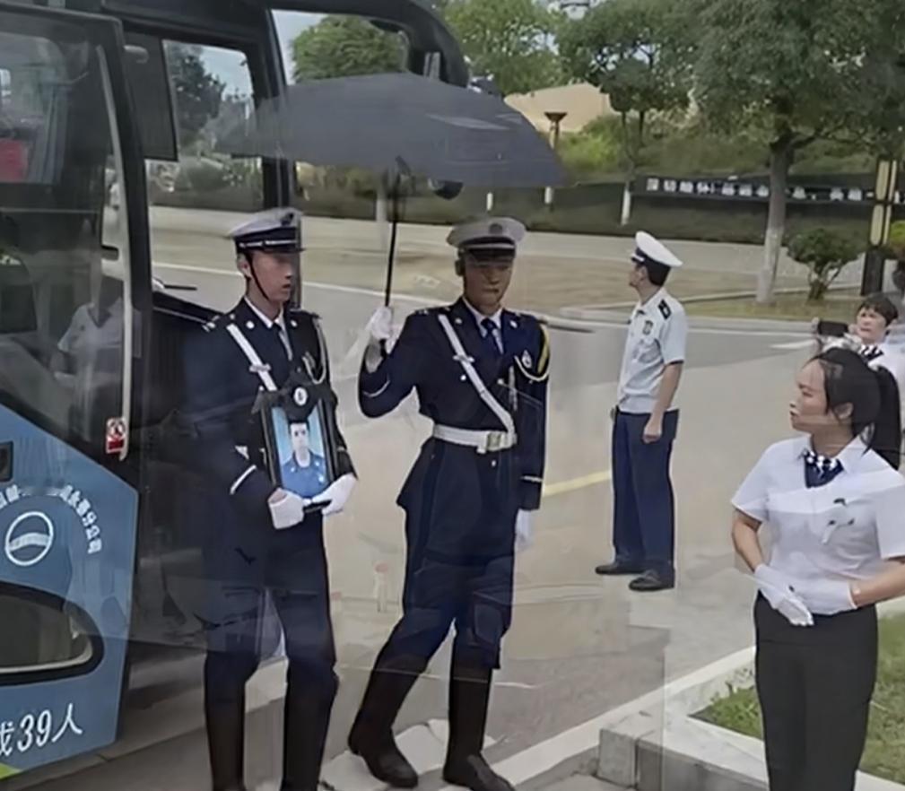 谁敢让英雄的后代
流血又流泪
为国捐躯的爸， 为民抗疫的妈 ， 女大学生只是在食