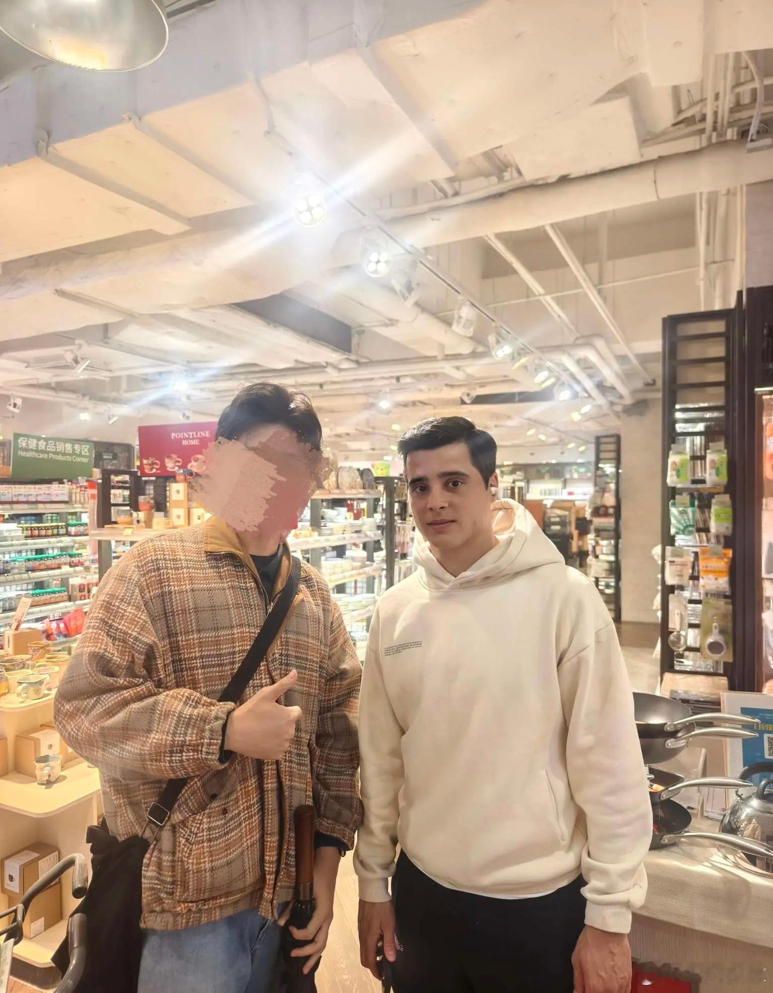 上海申花球迷偶遇特谢拉！伤势没问题了！上海德比可以出战！上海申花