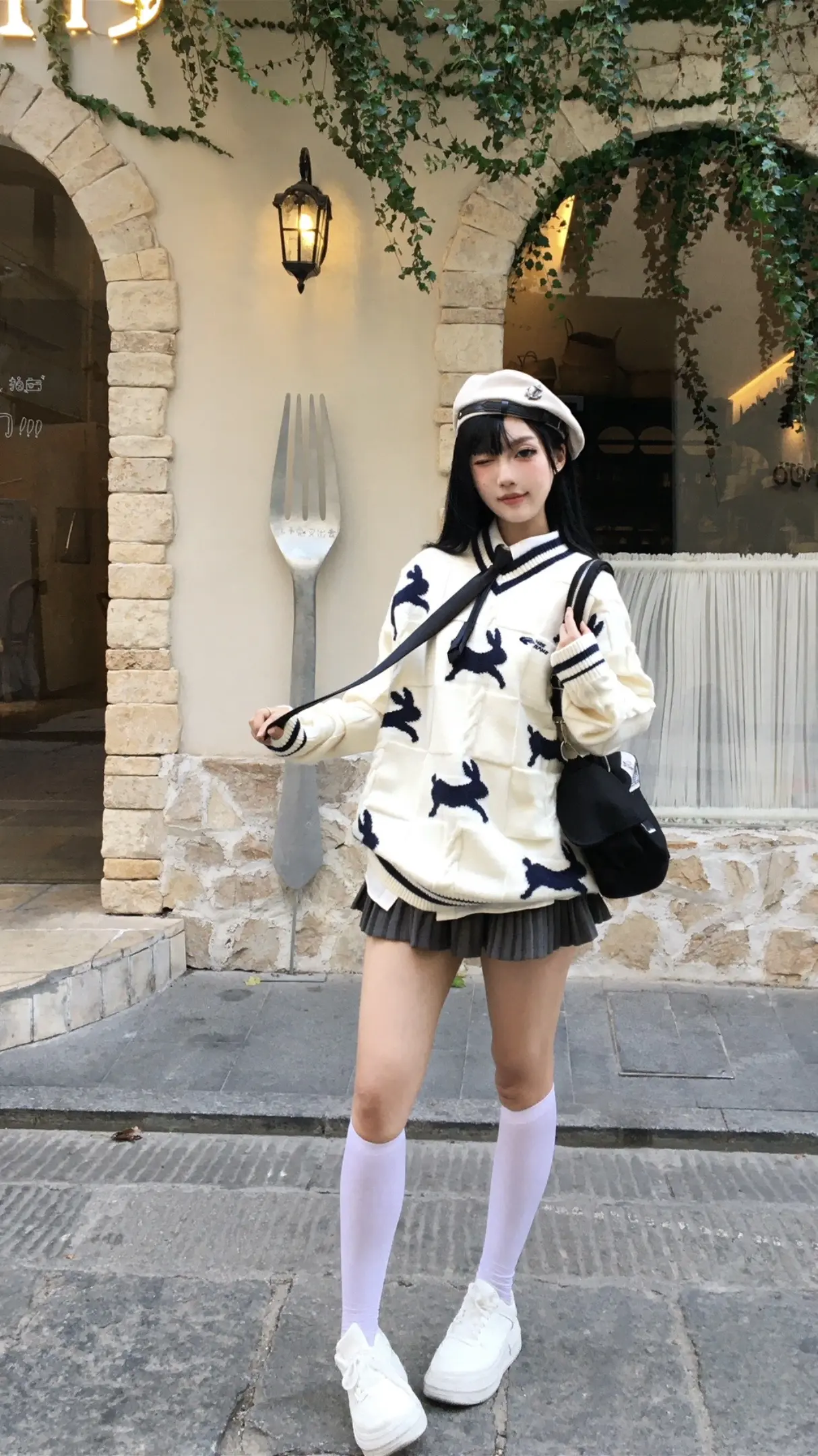 我是一个爱表演爱玩烂梗爱说无厘头的小孩  如果有人愿意做我一个人的捧场...