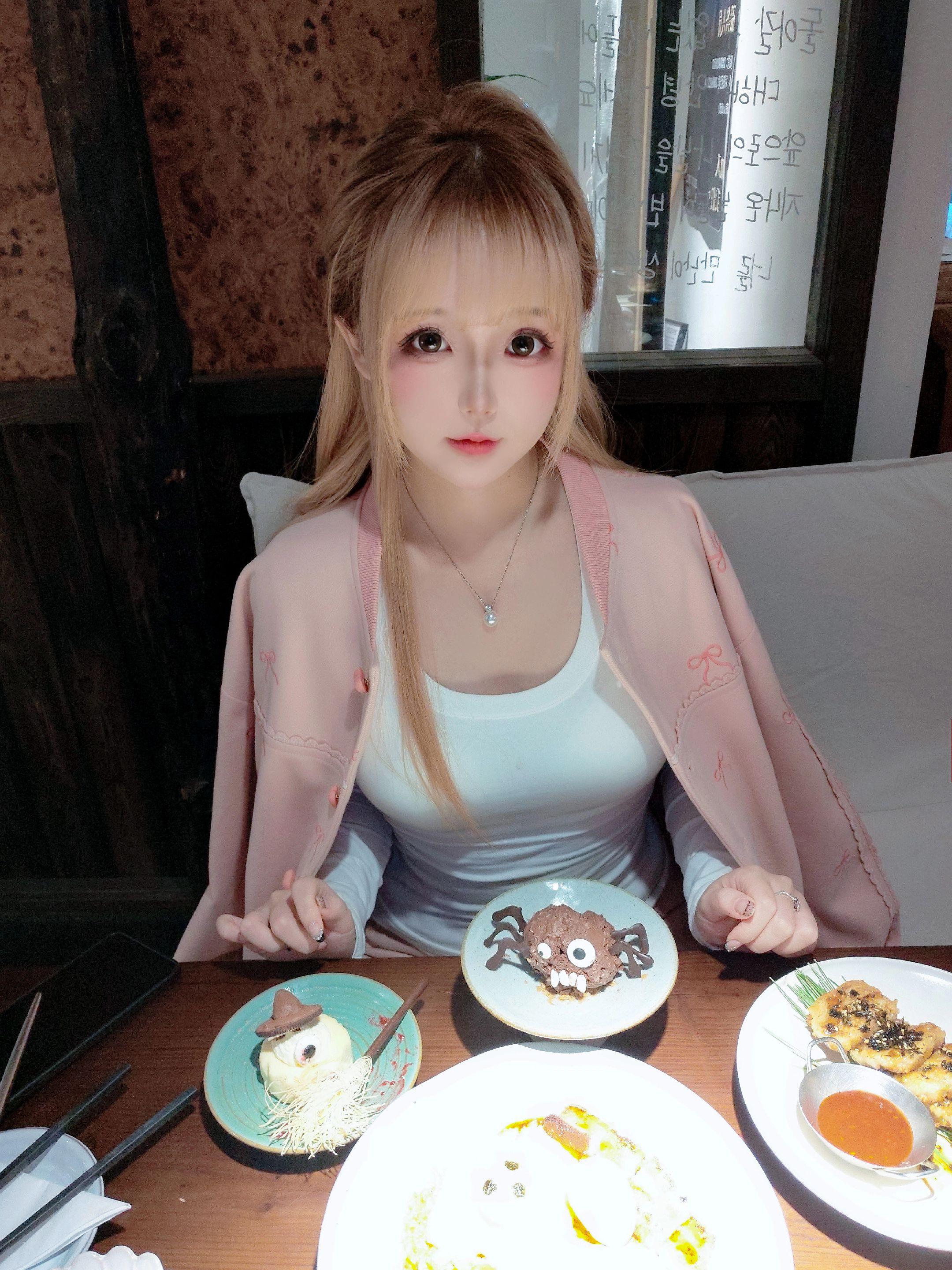 今天扮演可爱鬼👻。万圣节快乐🎃🎃🎃