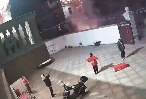 哈哈哈哈！这是敌军打过来了吗？