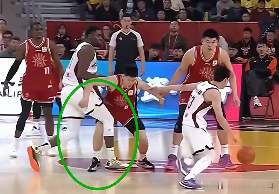 张宁应该被裁判们重视了！作为职业球员他也应该知道哪些动作能伤人。

昨晚山西队和