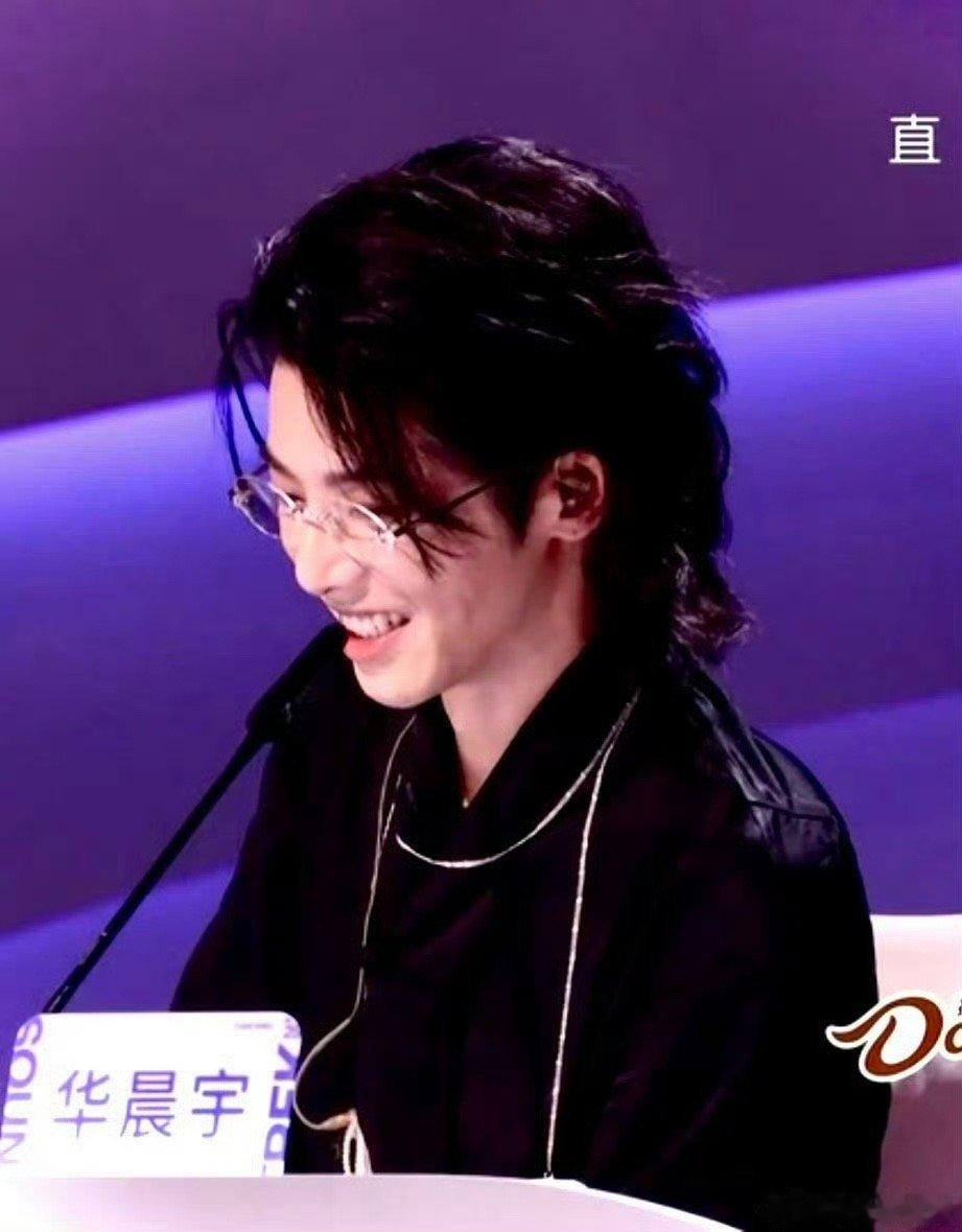 声鸣远扬投票华晨宇弃权了！选择弃权也是一个无奈的选择，花花也有这自己的考虑吧！