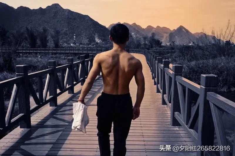 《感悟》
白头方知青春好，
风华正茂巳难找。
余生不再求富贵，
但愿健康身体好。