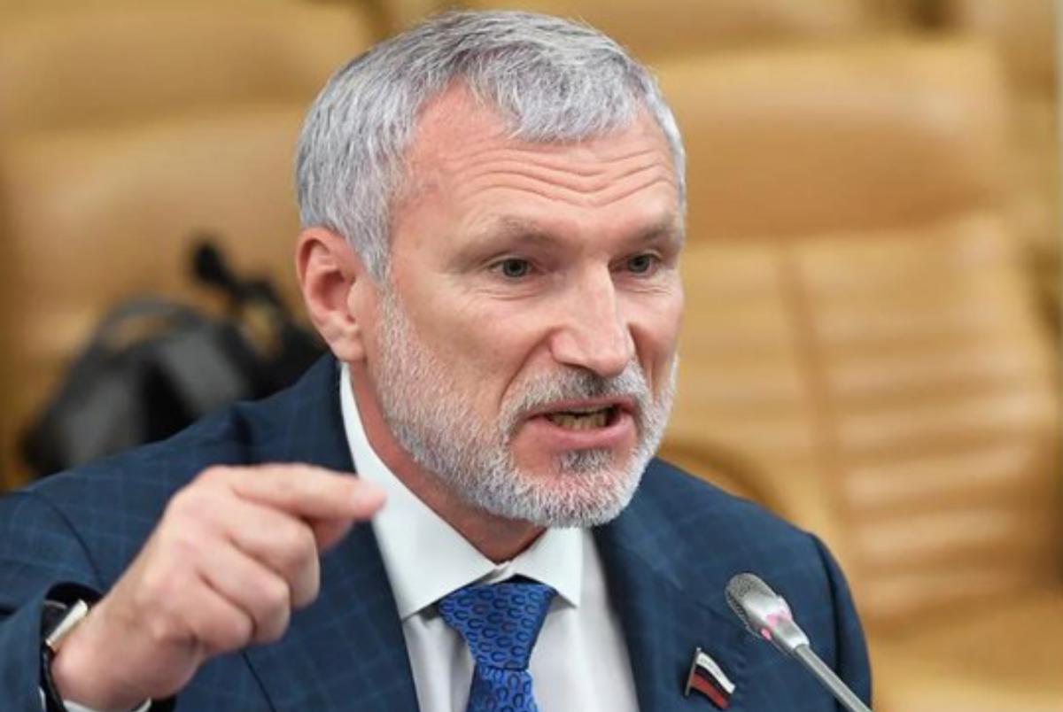 【委内瑞拉紧急布防，俄罗斯放话可能提供“榛树”和“口径”】

随着美军不断加强在