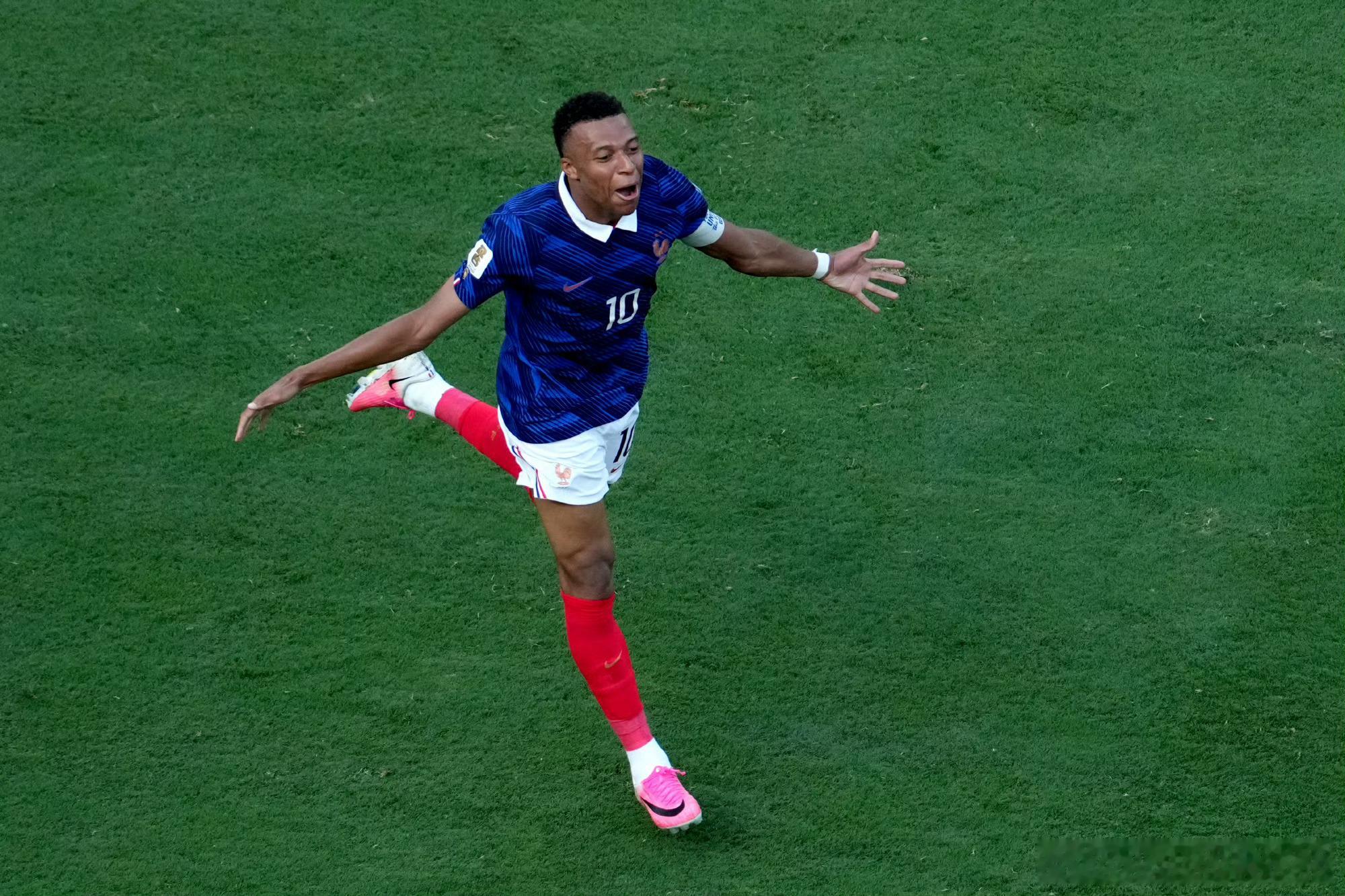 姆巴佩世界杯18场18球世界杯 姆巴佩在法国3-0淘汰瑞典的比赛中梅开二度，达成