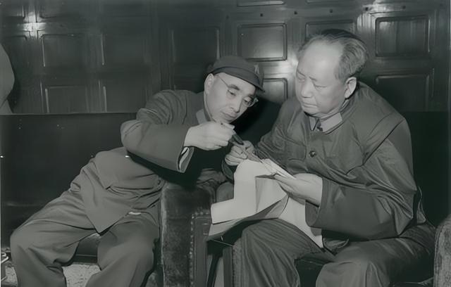 建国之初，毛主席敲打高级将帅，要懂规矩！比如公安部长罗瑞卿认为，公安部不应该强调