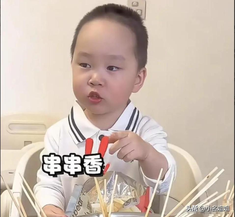 500万粉吃播萌娃塌房，有一个疑问，
不是娃吃得香不香，
而是这6年不长个，爹妈