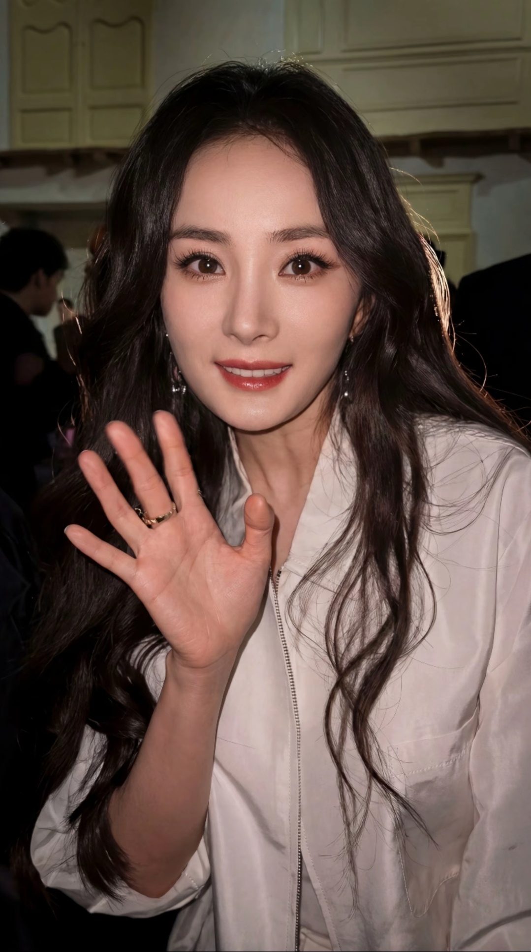 女王闪耀米兰！！！杨幂Prada顶级待遇