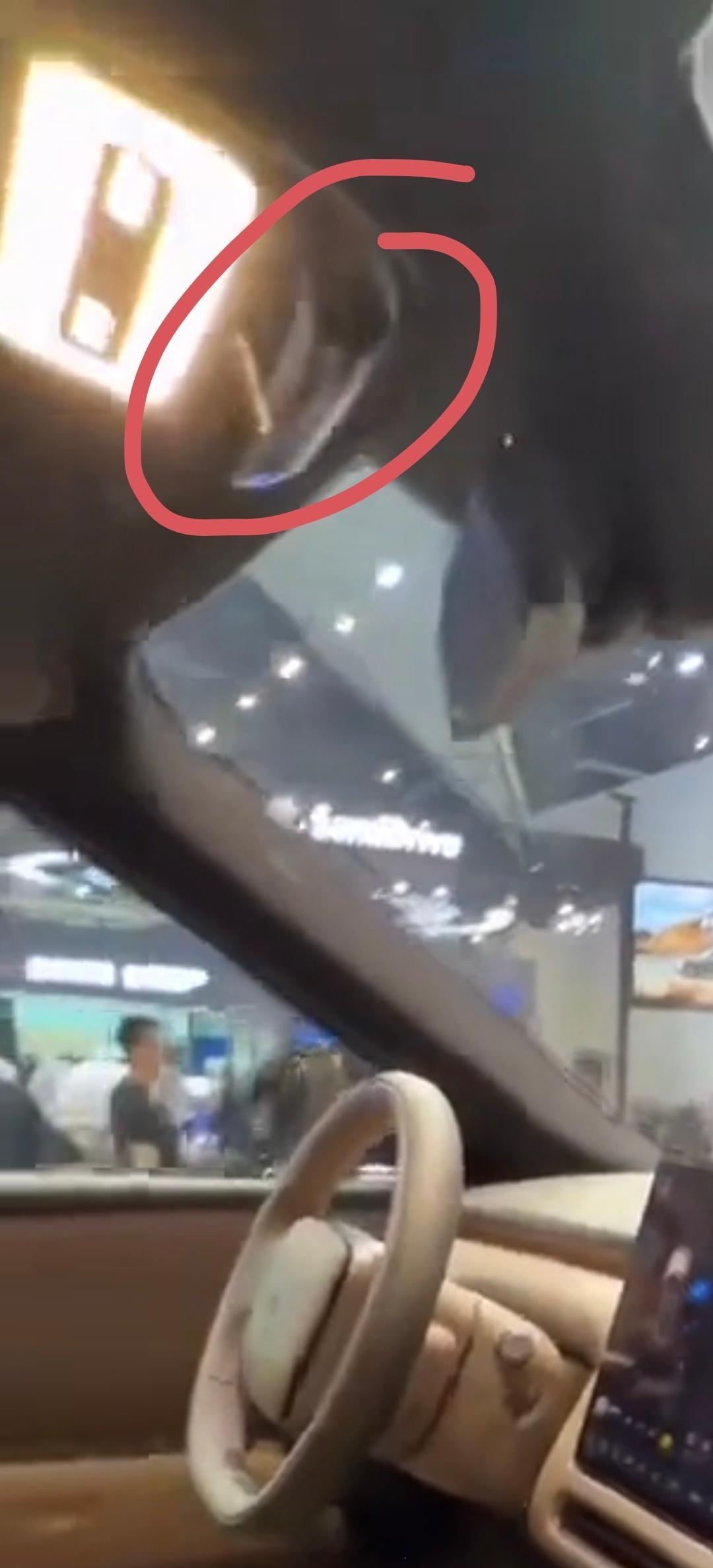 我可能想多了，这里应该是车内摄像头的位置，不是眼镜盒全新一代理想l9