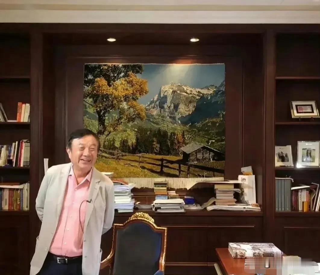 任正非的办公室…… ​
这个有年代感的杯子也体现出任老的朴实无华，实干家[赞]