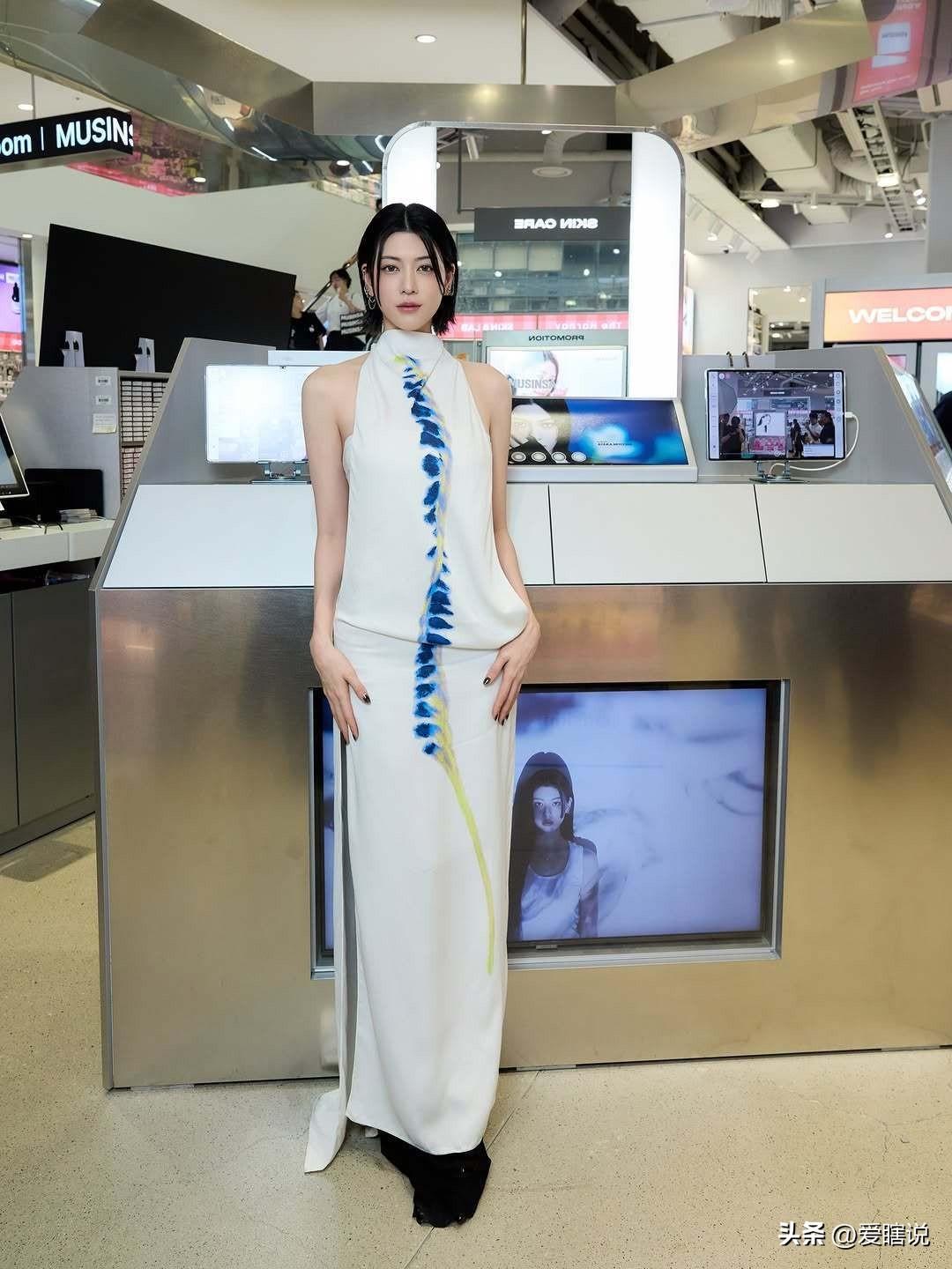 三吉彩花