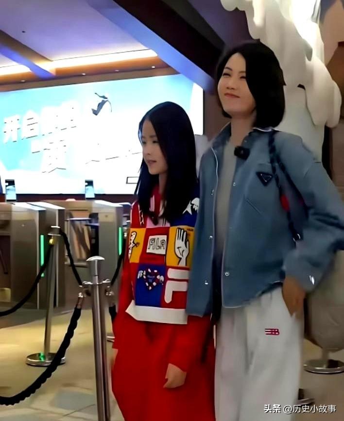 2014年，曹曦文嫁给马来西亚富商，婚后产下女儿，但因长期异地和家族观念等矛盾，