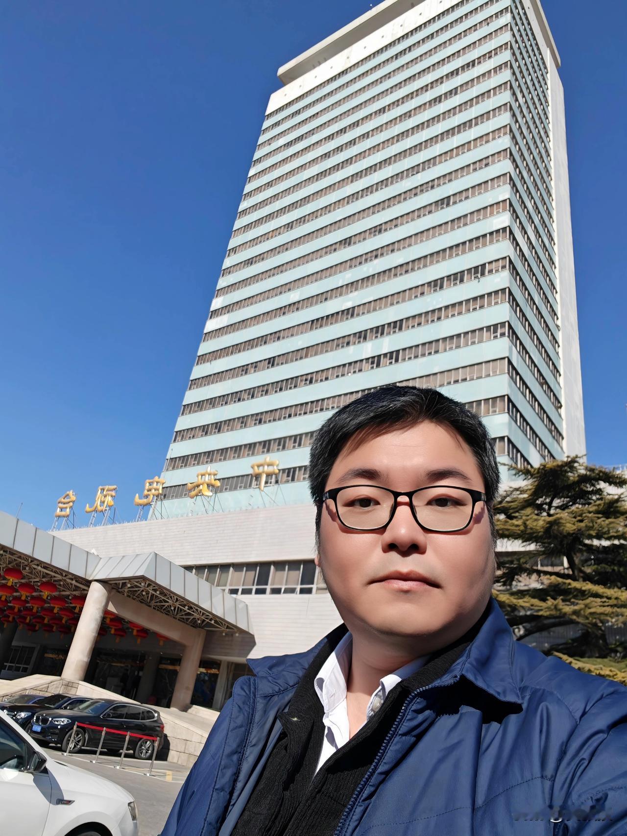 从这个角度看
白头发还不算太多