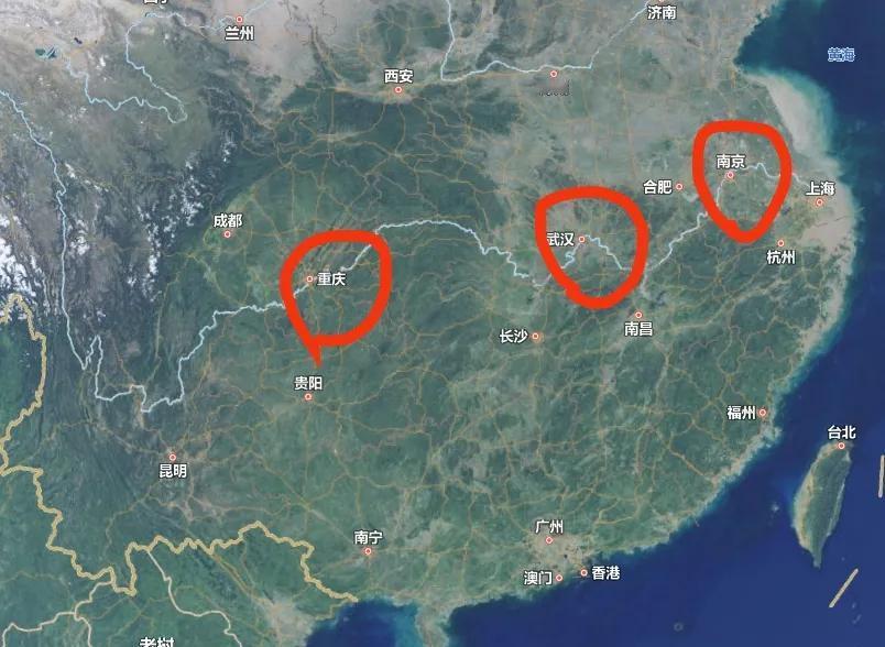长江干流三大城市，上游之重庆，中游之武汉，下游之南京，既是长江三个节点，也是长江