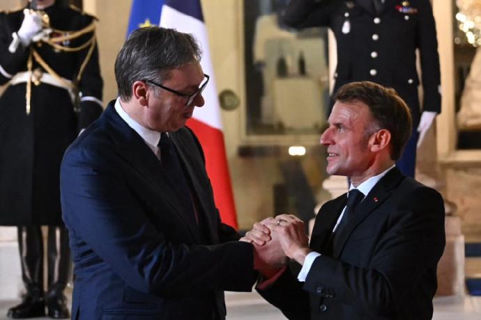 武契奇抵达法国访问，还和马克龙单独就餐！
11月13日，武契奇去法国访问了，法国