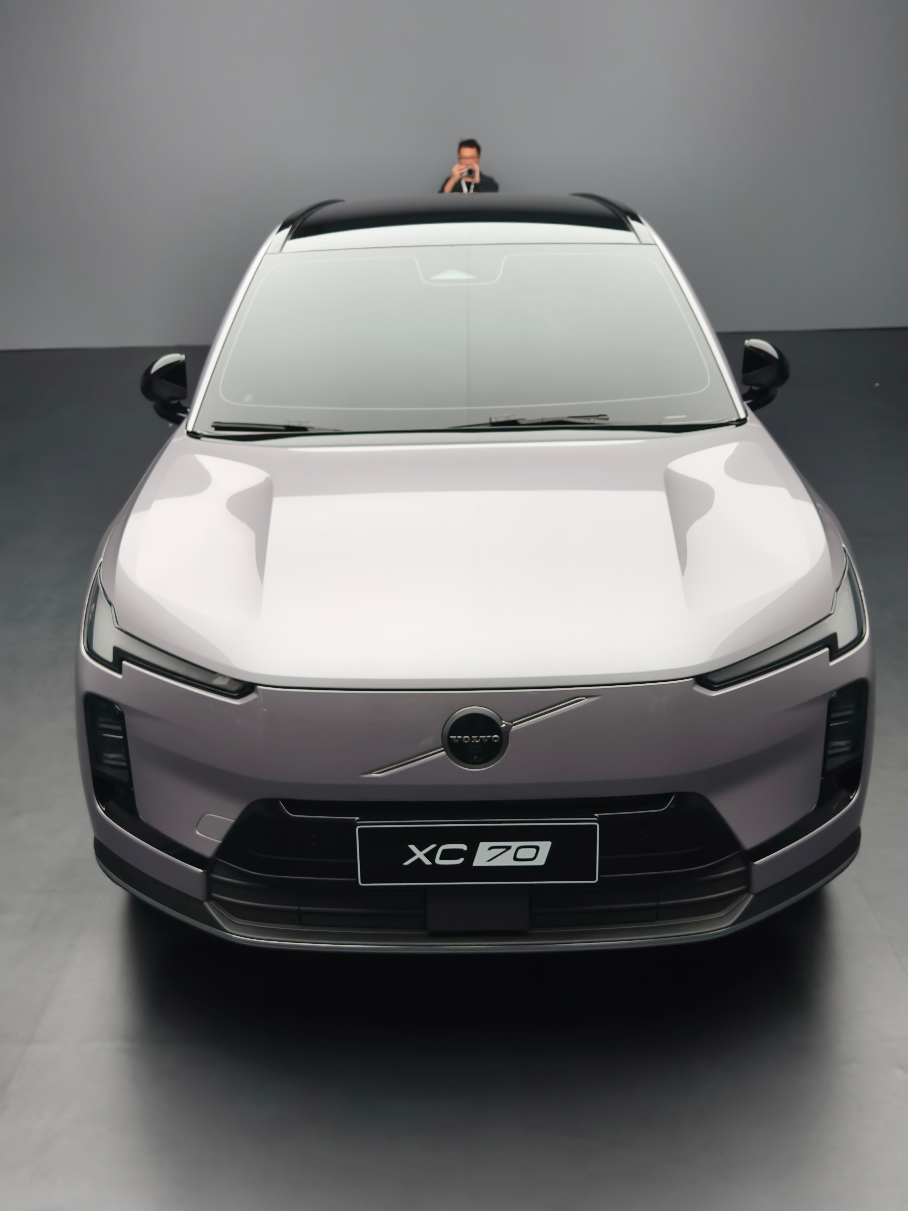 沃尔沃XC70，听名字就知道在XC60和XC90之间，基于SMA架构打造的插混S
